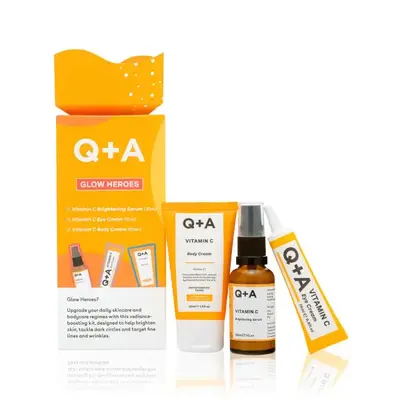 Набір засобів для сяяння шкіри Q+A Glow Heroes Gift Set (Сироватка для обличчя Q+A Vitamin C 30 мл + Крем для зони навколо очей 15 мл + Крем для тіла 50 мл) Зображення