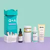 Набір для комплексного догляду Q+A Holiday Heroes Gift Set Зображення