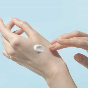 Увлажняющий солнцезащитный крем с растительным скваланом Needly Vegan Mild Moisture Sun SPF 50+ PA++++ 50 мл Изображение