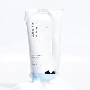 Мягкая пенка для умывания Round Lab 1025 Dokdo Cleanser 150 мл Изображение