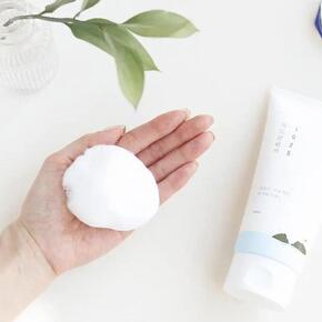 Мягкая пенка для умывания Round Lab 1025 Dokdo Cleanser 150 мл Изображение