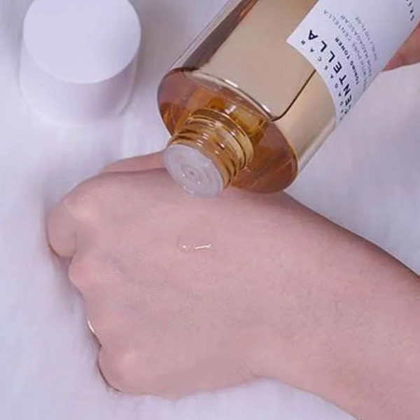Увлажняющий тонер с центеллой и гиалуроновой кислотой SKIN1004 Madagascar Centella Toning Toner 400 мл Изображение